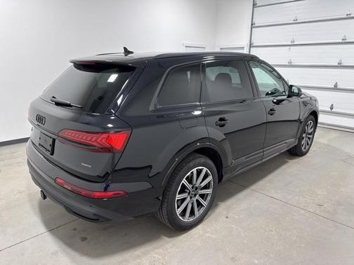 2024 Audi Q7 45 Premium Plus