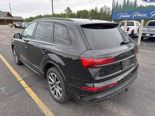 2024 Audi Q7 45 Premium Plus
