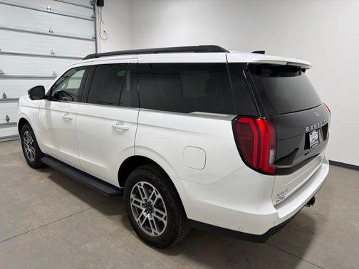 Star White Metallic Tri-Coat 2025 Ford Expedition Active