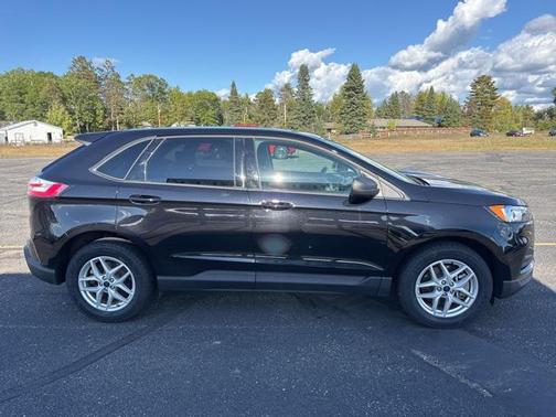 2022 Ford Edge SE
