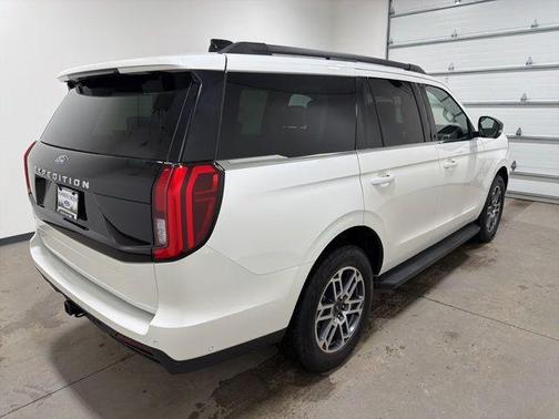 Star White Metallic Tri-Coat 2025 Ford Expedition Active
