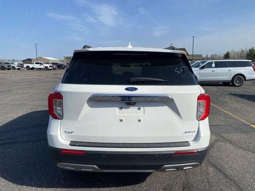 Star White Metallic Tri-Coat 2024 Ford Explorer XLT