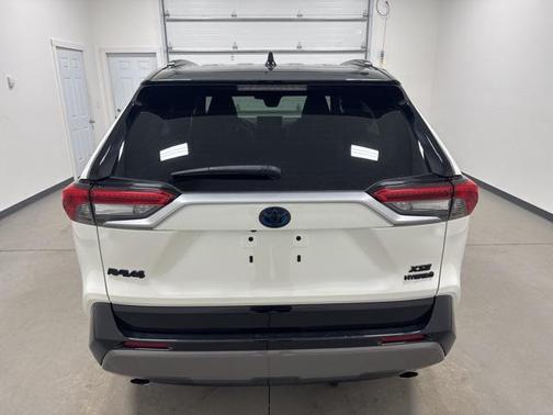 2020 Toyota RAV4 Hybrid SE