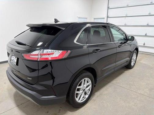 Agate Black Metallic 2024 Ford Edge SEL