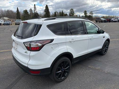 Oxford White 2018 Ford Escape SE
