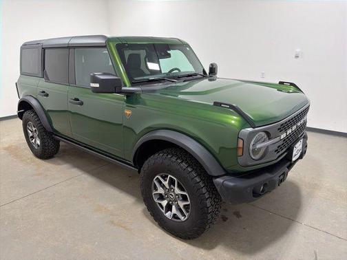 Eruption Green Metallic 2025 Ford Bronco Badlands