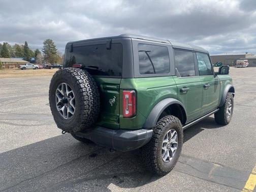 Eruption Green Metallic 2025 Ford Bronco Badlands