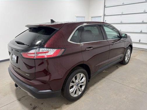 Burgundy Velvet Metallic Tinted Clearcoat 2022 Ford Edge Titanium