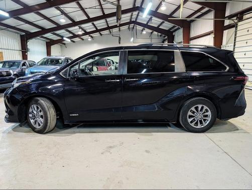 Black 2021 Toyota Sienna XLE 8 Passenger