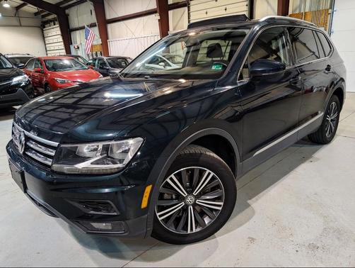 Green 2019 Volkswagen Tiguan 2.0T SEL