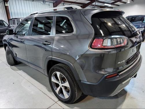 Gray 2019 Jeep Cherokee Limited