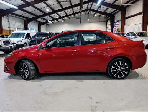 Red 2018 Toyota Corolla SE