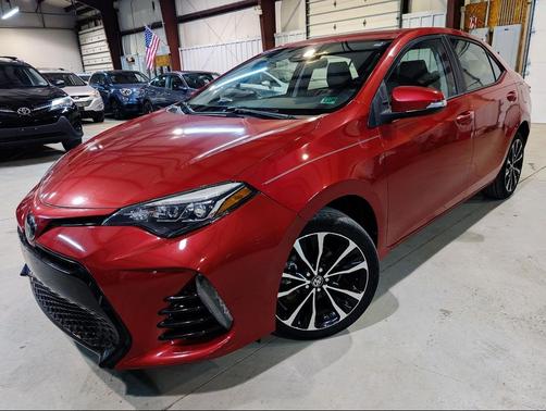 Red 2018 Toyota Corolla SE