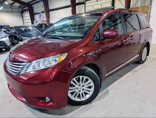 2017 Toyota Sienna XLE