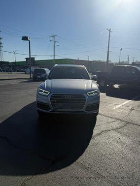 Florett Silver Metallic 2018 Audi Q5 2.0T Premium Plus