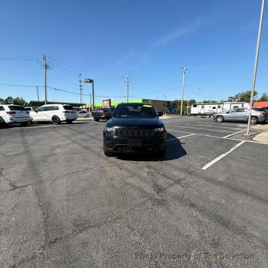 Diamond Black Crystal Pearlcoat 2018 Jeep Grand Cherokee Upland
