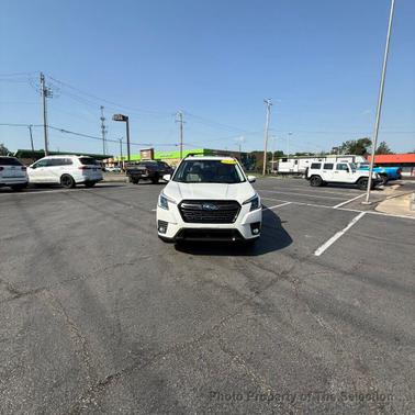 Crystal White Pearl 2023 Subaru Forester Limited