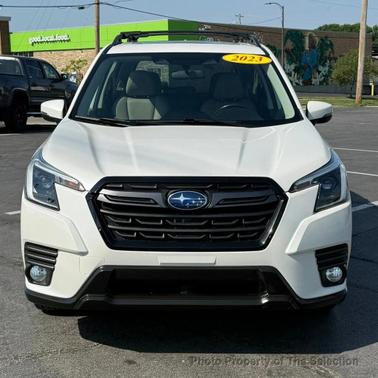 Crystal White Pearl 2023 Subaru Forester Limited