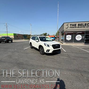 Crystal White Pearl 2023 Subaru Forester Limited