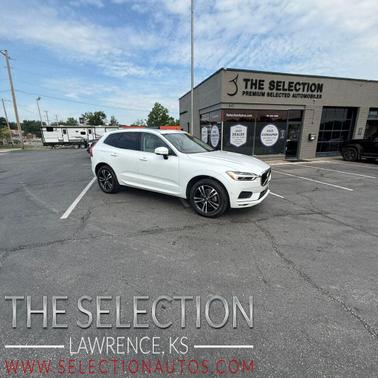 Ice White 2018 Volvo XC60 T5 Momentum