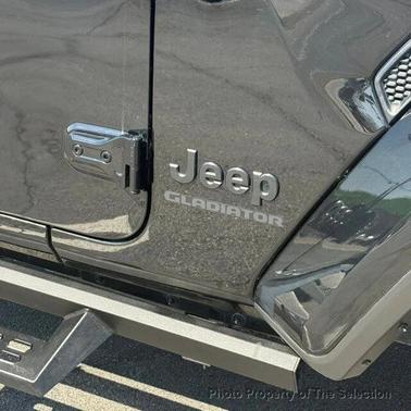 Black Clearcoat 2022 Jeep Gladiator Altitude