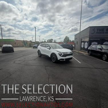 Snow White Pearl 2023 Kia Sportage LX