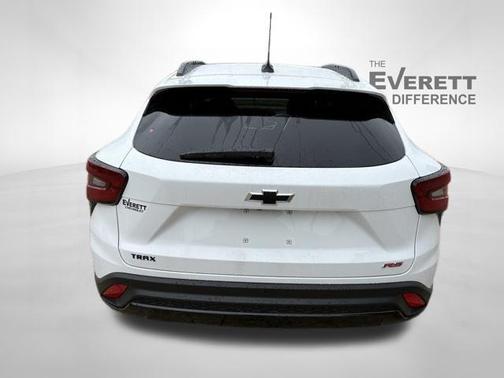 Summit White 2026 Chevrolet Trax FWD 2RS