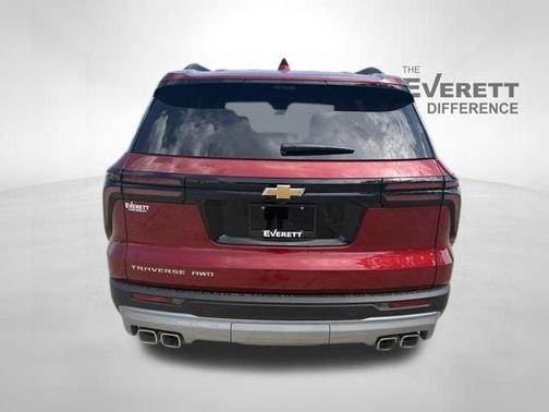 Radiant Red Tintcoat 2026 Chevrolet Traverse LT