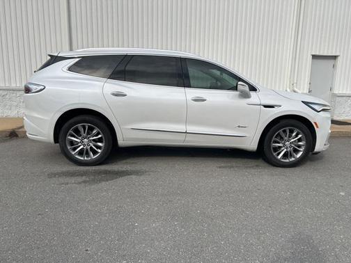2022 Buick Enclave FWD Avenir