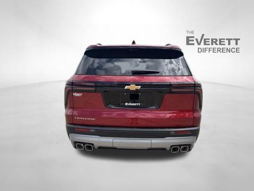 Radiant Red Tintcoat 2026 Chevrolet Traverse LT