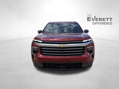 Radiant Red Tintcoat 2026 Chevrolet Traverse LT