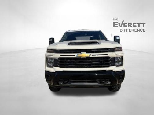 White Sands 2026 Chevrolet Silverado 2500 Custom