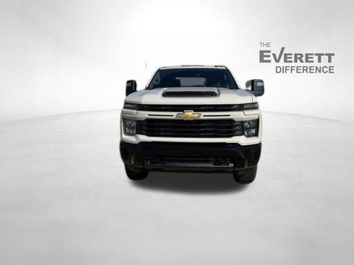 White Sands 2026 Chevrolet Silverado 2500 Custom