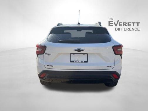 Summit White 2026 Chevrolet Trax FWD 2RS