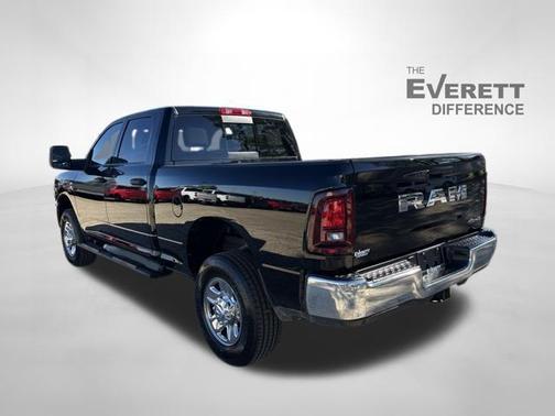 Diamond Black Crystal Pearlcoat 2025 RAM 2500 Tradesman Crew Cab 4x4 6'4' Box