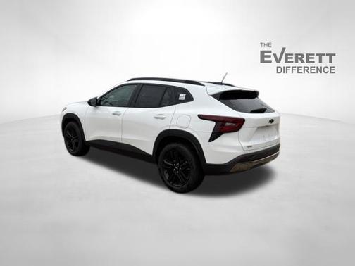Summit White 2026 Chevrolet Trax FWD ACTIV