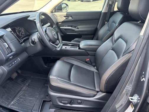 2024 Nissan Pathfinder SL FWD