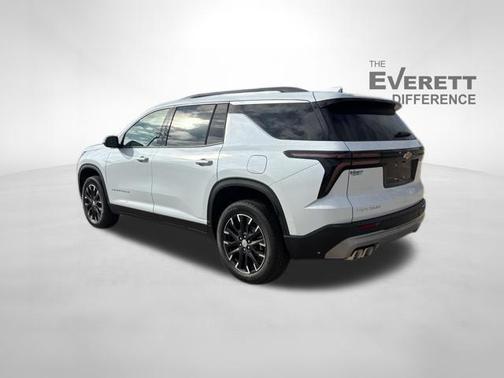 Polar White Tricoat 2026 Chevrolet Traverse LT