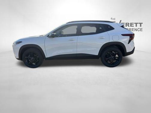 Summit White 2026 Chevrolet Trax FWD ACTIV