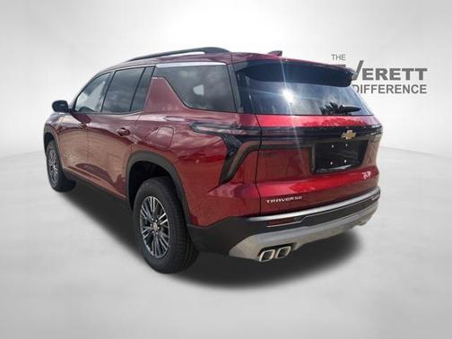 Radiant Red Tintcoat 2026 Chevrolet Traverse LT