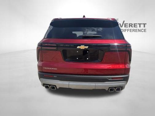 Radiant Red Tintcoat 2026 Chevrolet Traverse LT