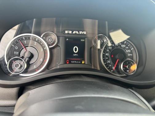 2024 RAM 2500 Tradesman Crew Cab 4x4 6'4' Box
