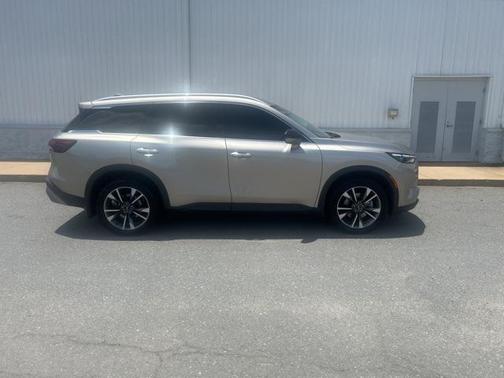 2022 INFINITI QX60 Luxe