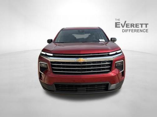 Radiant Red Tintcoat 2026 Chevrolet Traverse LT