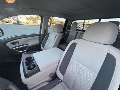 2023 Nissan Titan SV