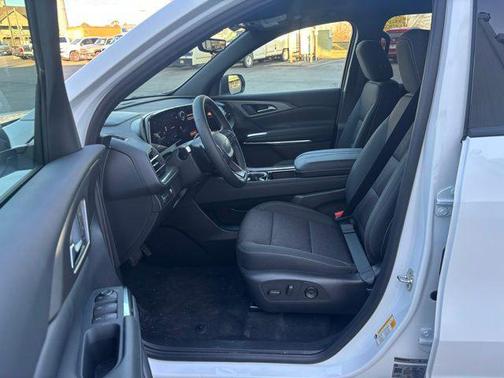 Summit White 2026 Chevrolet Traverse LT