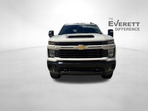 White Sands 2026 Chevrolet Silverado 2500 Custom