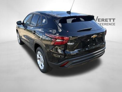 Mosaic Black Metallic 2026 Chevrolet Trax LS