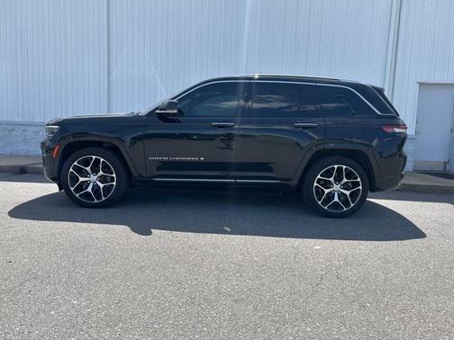 2022 Jeep Grand Cherokee Summit
