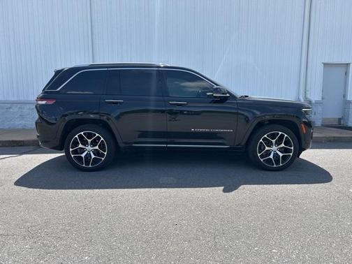 2022 Jeep Grand Cherokee Summit
